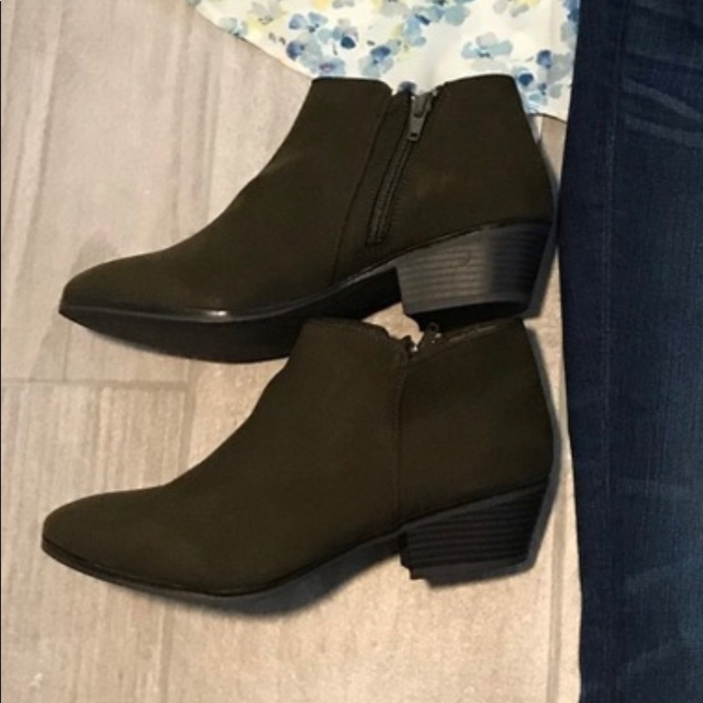 New 8W Style & Co Wylie Ankle Booties in Green